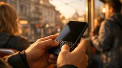 De ce revin telefoanele cu tastatură fizică QWERTY în 2024–2026 și ce câștigi la productivitate